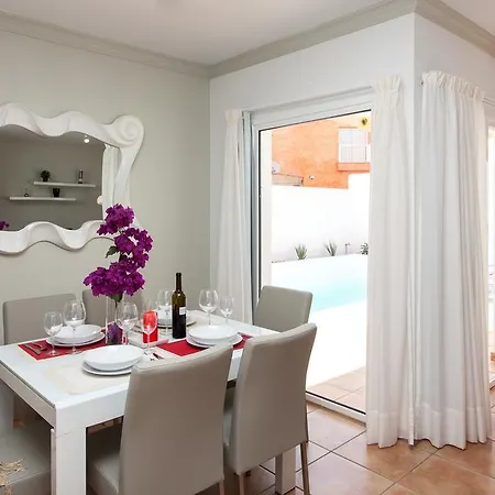 Casa Paradise By Vacanzy Collection 科拉雷侯